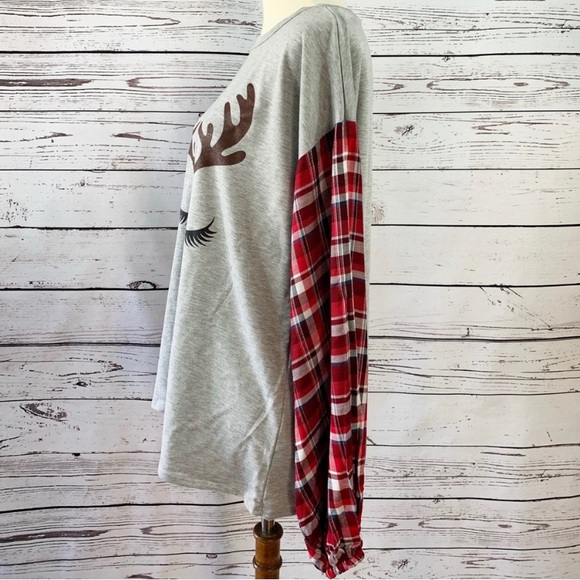 Boutique Red Nose Reindeer Plaid Long Sleeve Top Size Medium - Picture 3 of 7